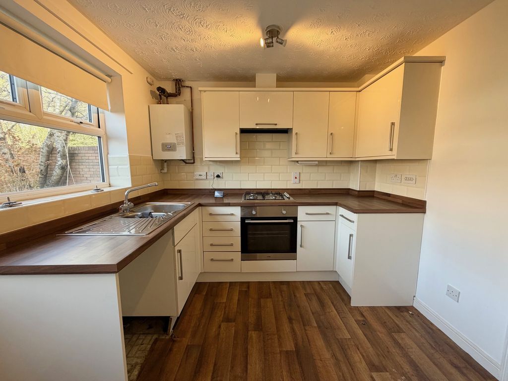 Property photo 2 of 11 Kitchen