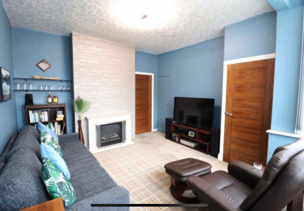 Property photo 2 of 23
