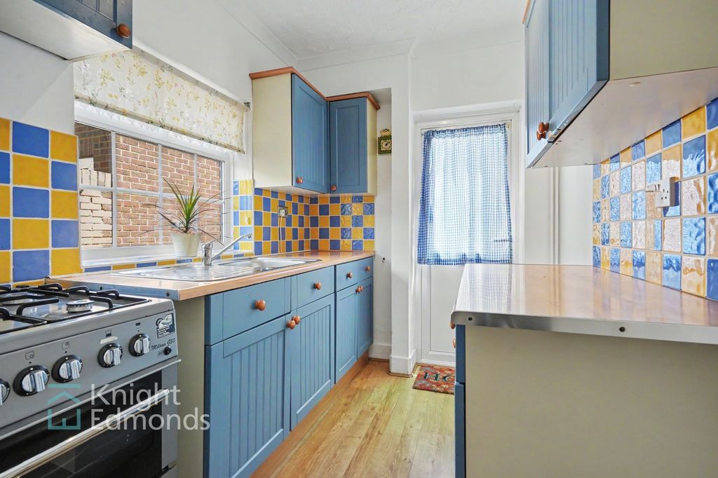 Property photo 2 of 17 Kitchen