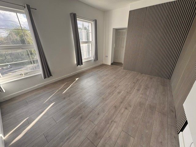 Property photo 2 of 4 Bedroom