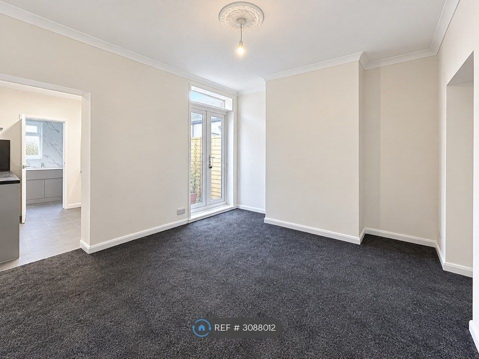 Property photo 2 of 9 Dining Room