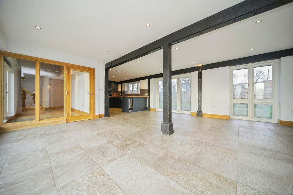 Property photo 2 of 28 Pbox-Img.Jpg