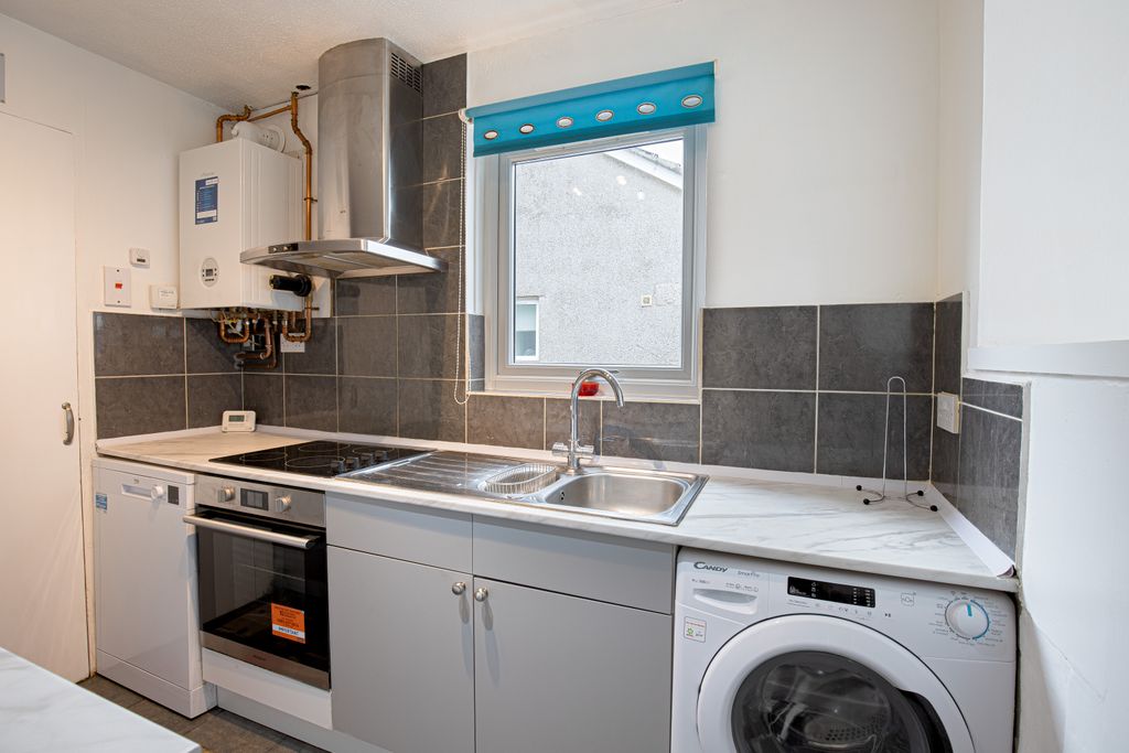 Property photo 2 of 13 Kitchenangle1 (2)