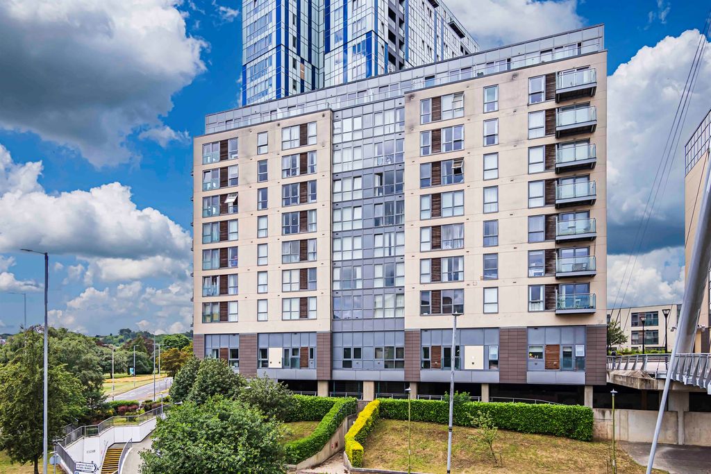 Property photo 1 of 11