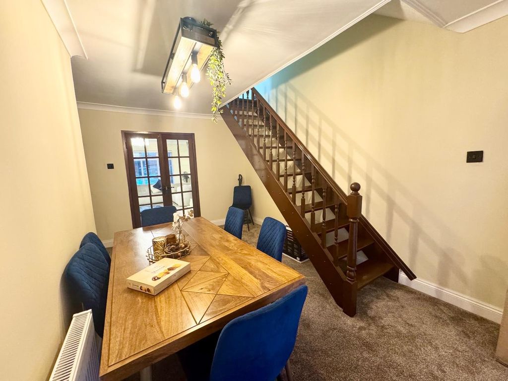 Property photo 3 of 10 Diner