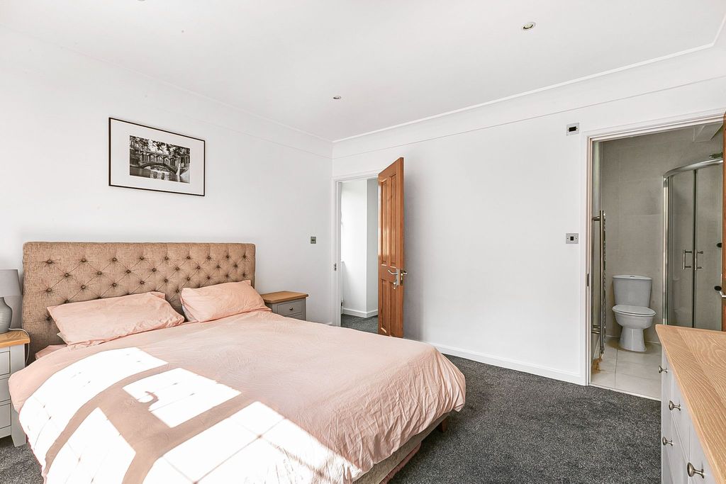 Additional image 16 of 5 bed detached house for saleKentish Lane, Brookmans Park, Hatfield AL9