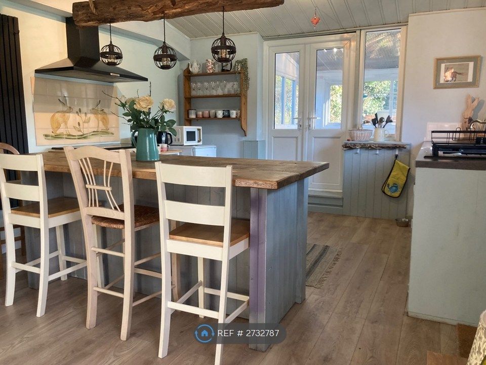 Property photo 3 of 14 Kitchen