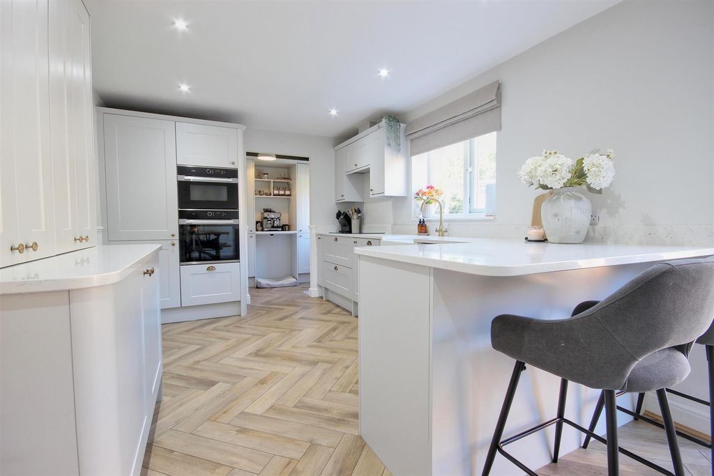Property photo 2 of 29 Dining Kitchen