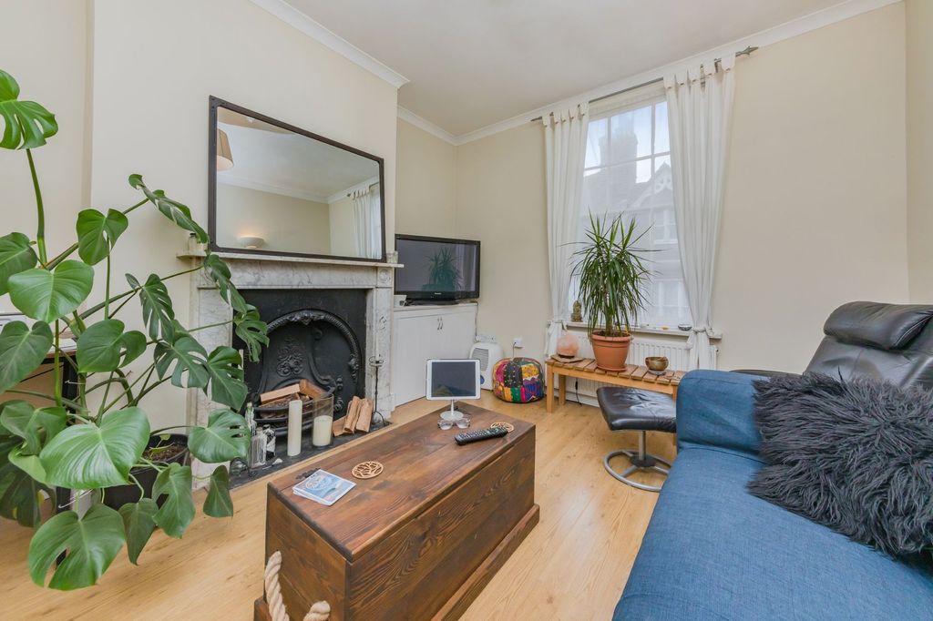 Property photo 3 of 11