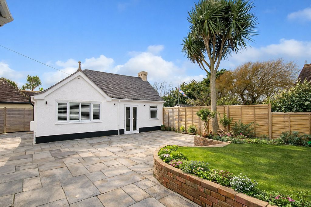 Property photo 1 of 8 Front Aspect