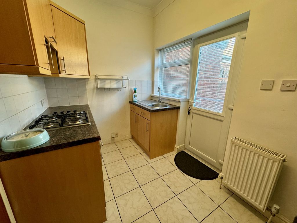 Property photo 3 of 6 Kitchen