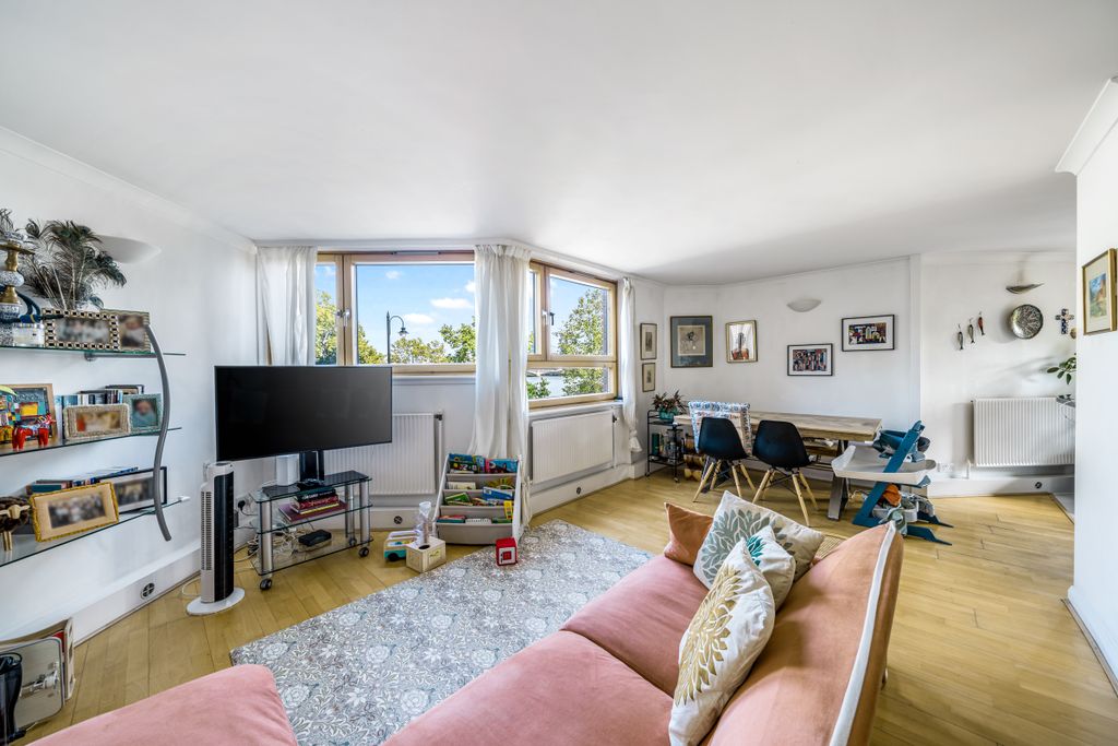 Property photo 1 of 10 1 Blantyre Walk, Sw10, Martin & Co, Web (9)