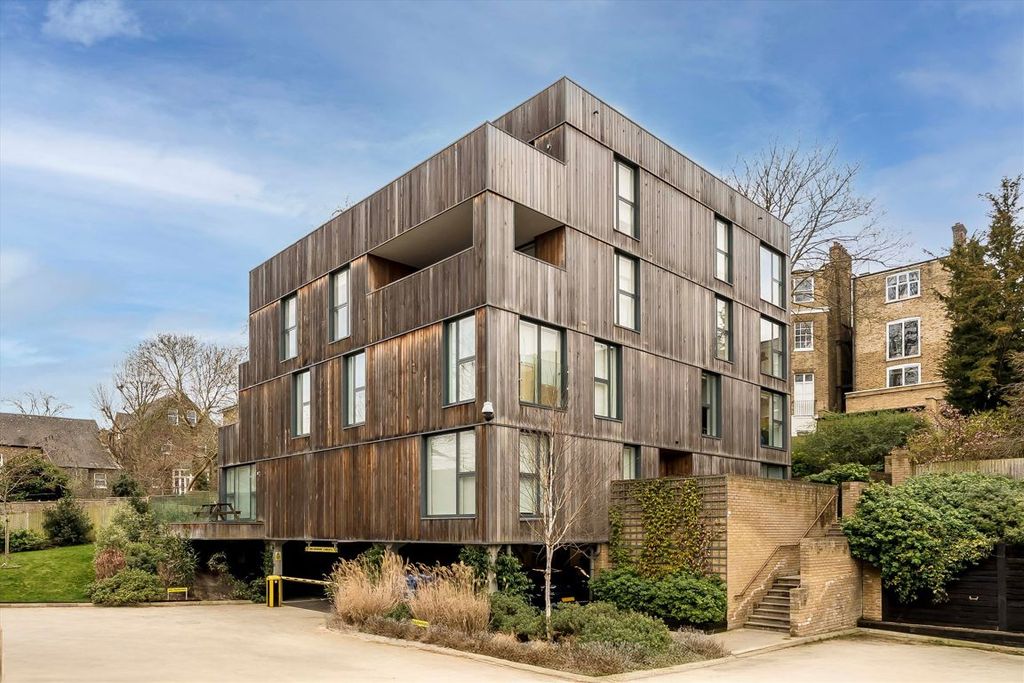 Property photo 1 of 2