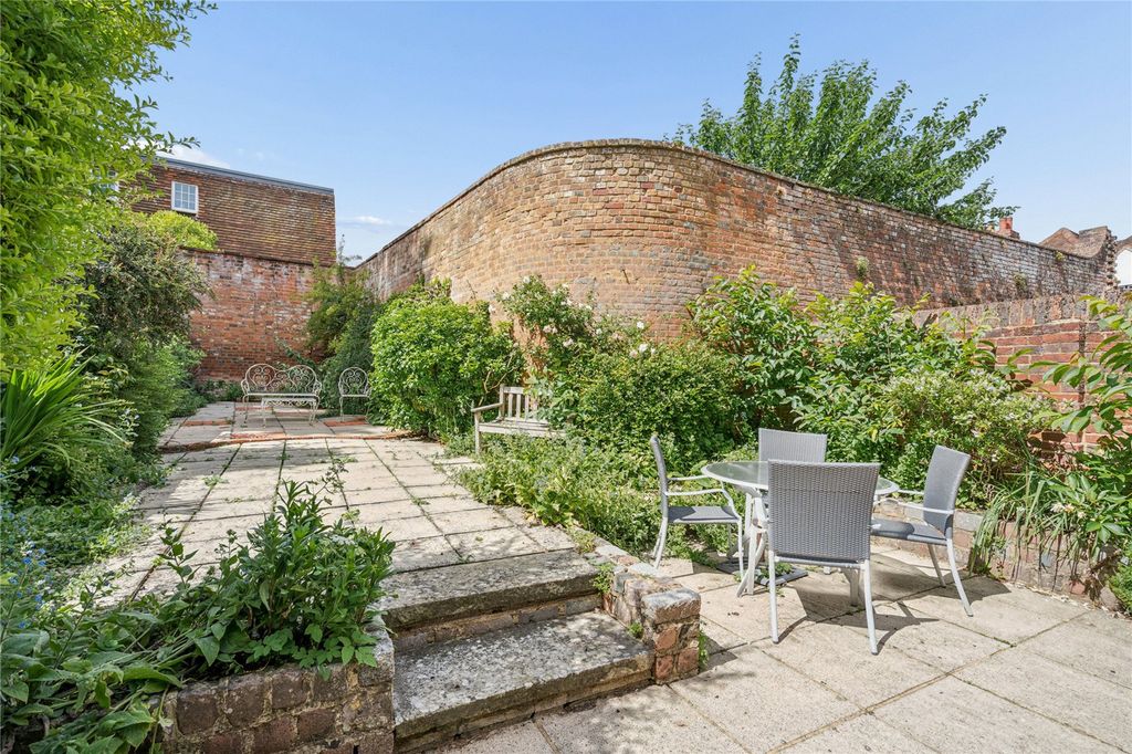 Property photo 2 of 15 Garden