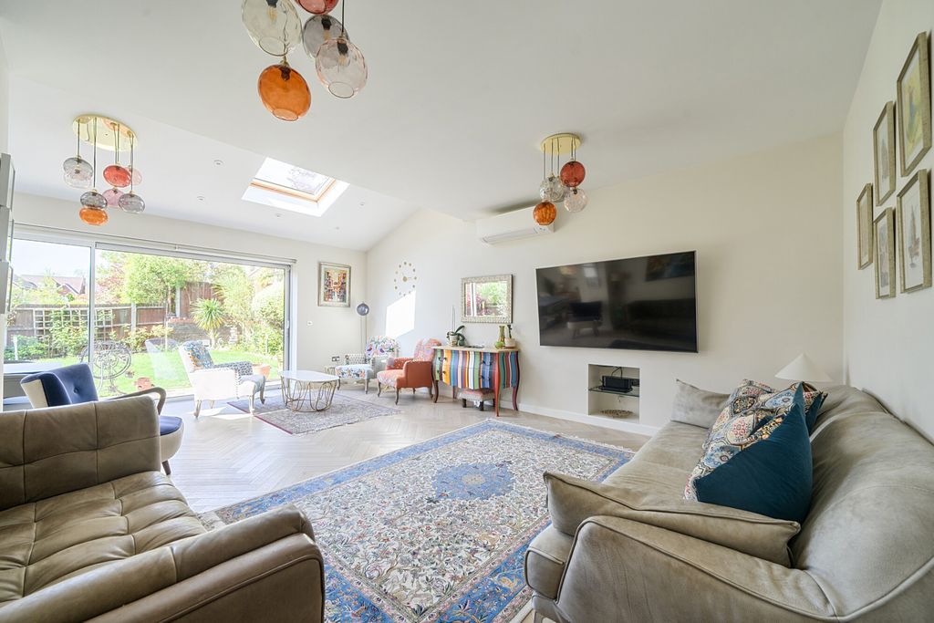 Property photo 2 of 19 1449377-11-69E774...