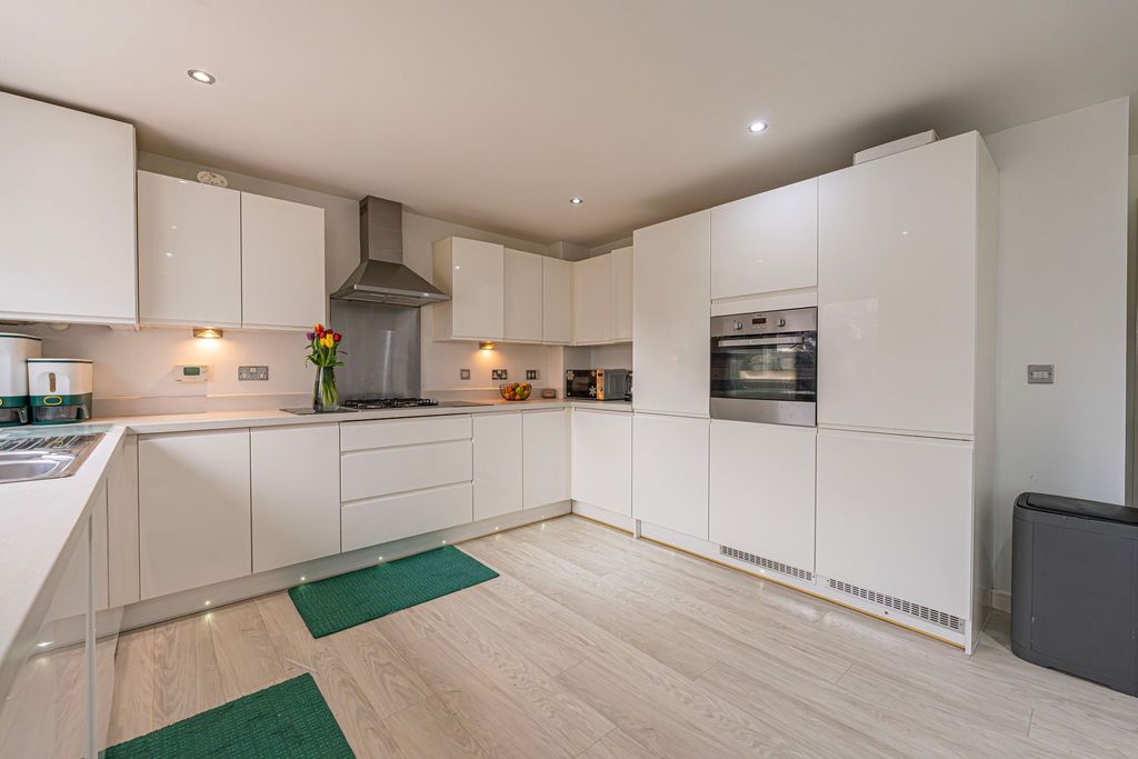 Property photo 2 of 42