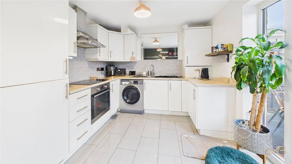 Property photo 3 of 11 Picture No. 23