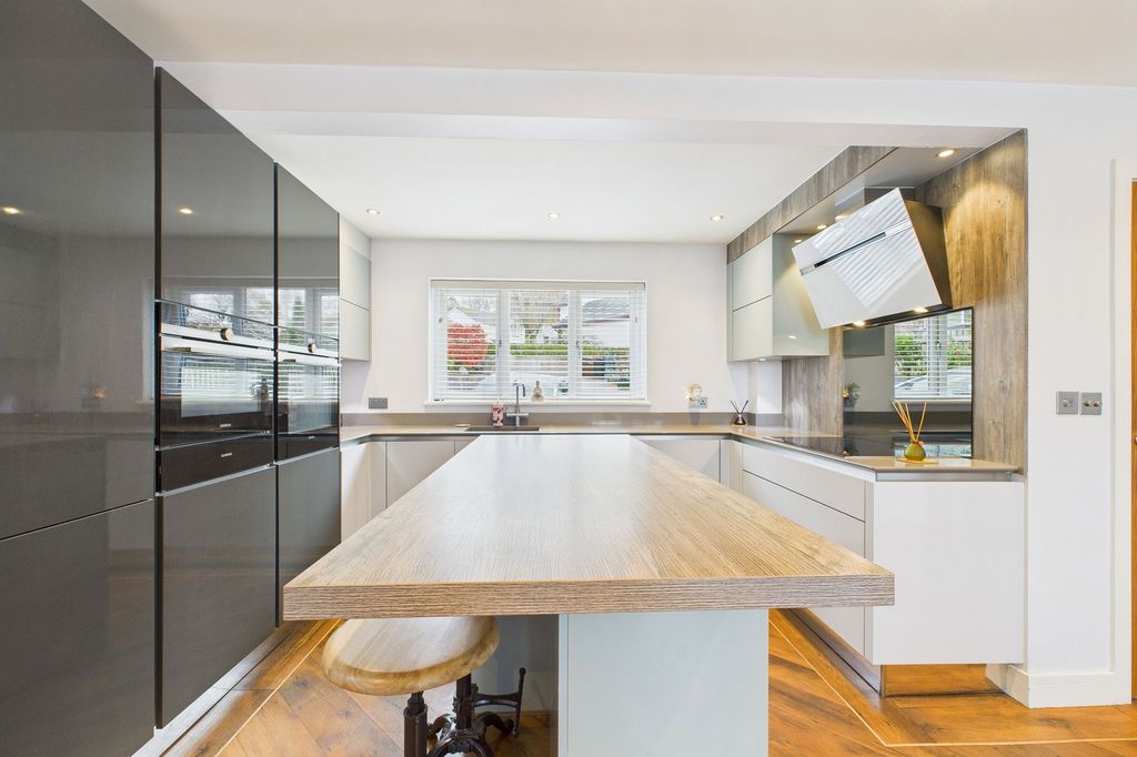 Property photo 3 of 41