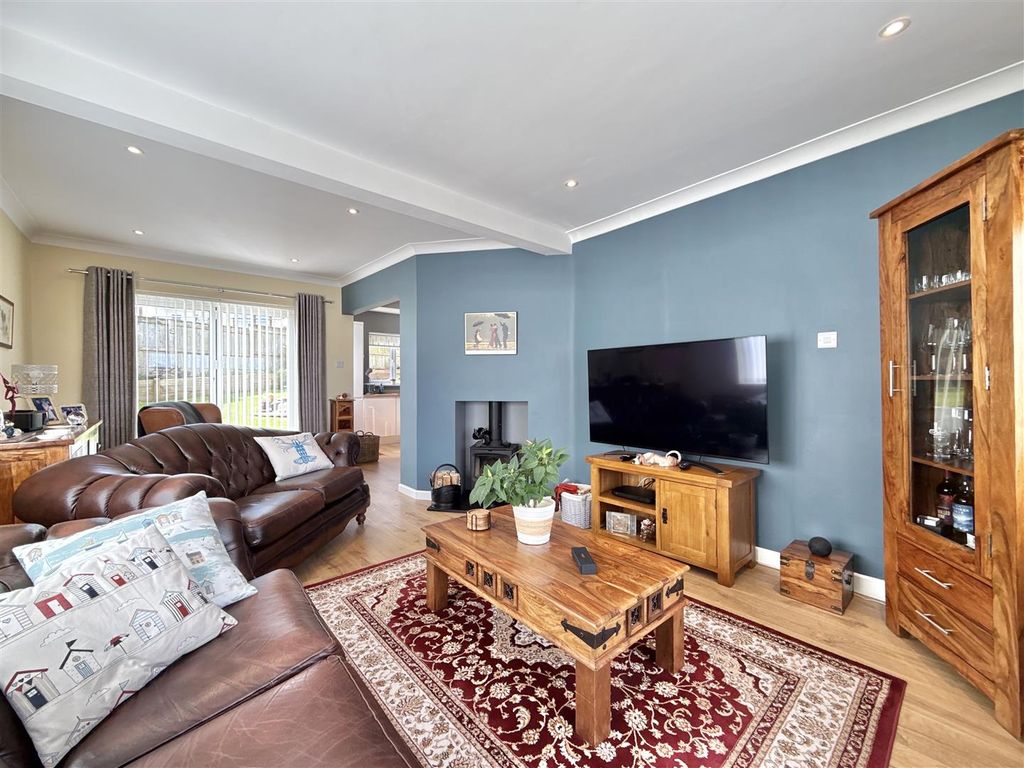 Property photo 2 of 19 Lounge.Jpg