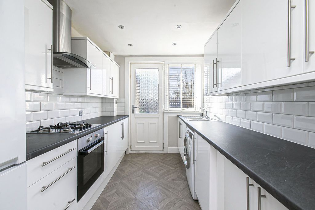 Property photo 3 of 23