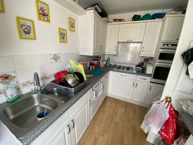 Property photo 3 of 9 Kitchen