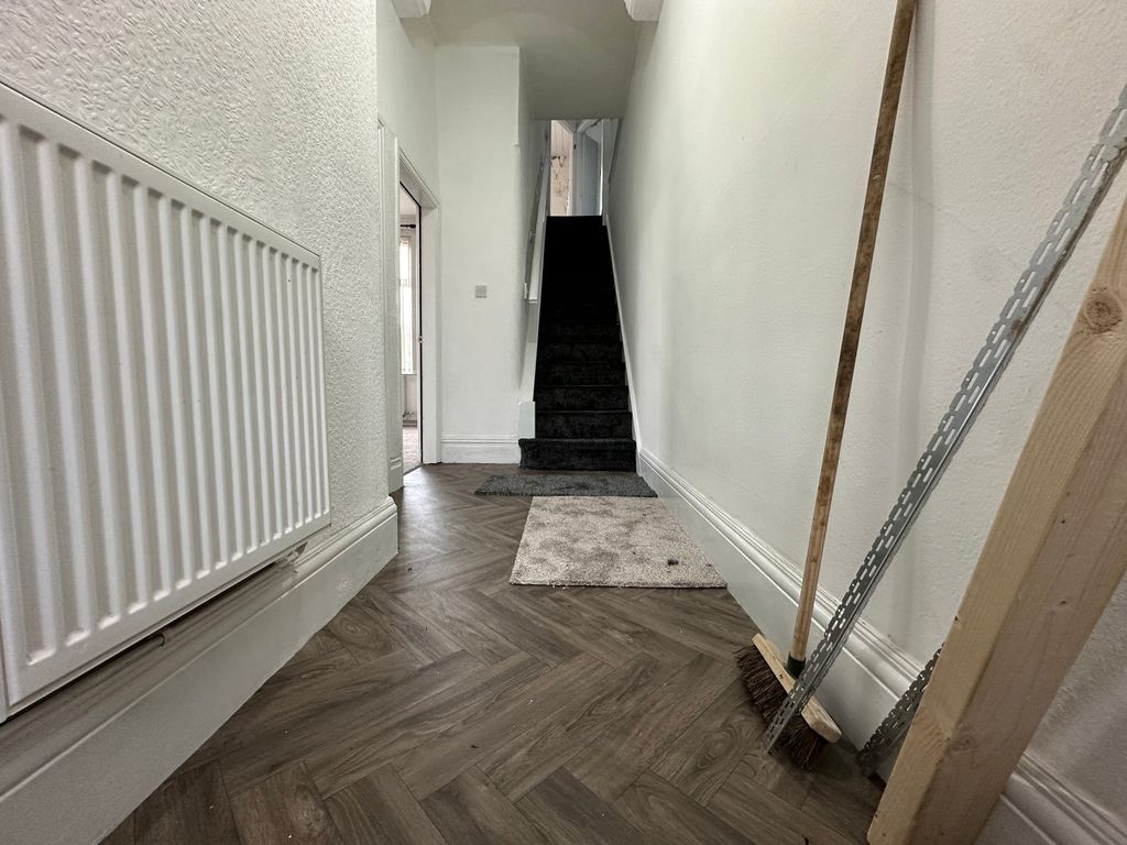 Property photo 3 of 44