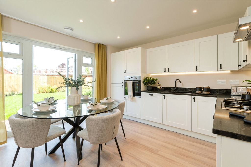 Property photo 1 of 8 Kitchen/Dining