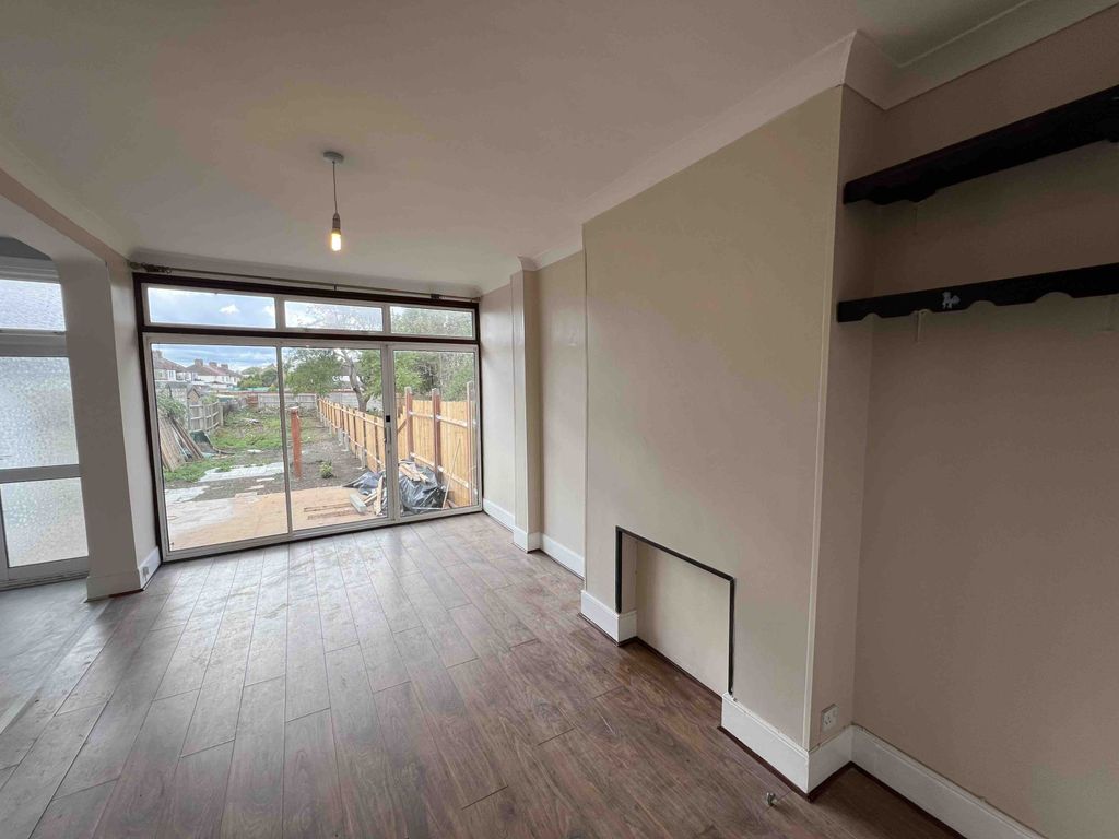 Property photo 3 of 9 Dining Room
