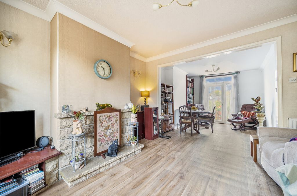 Property photo 3 of 23 1365304-9-68ee21F...