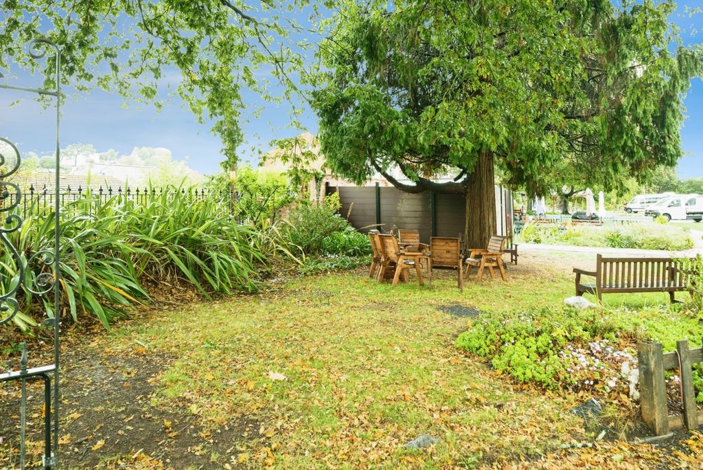 Property photo 2 of 10 General View