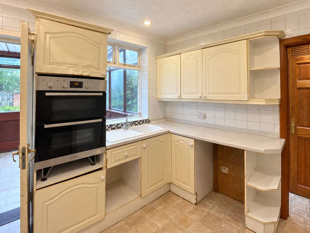 Property photo 2 of 18 5537091