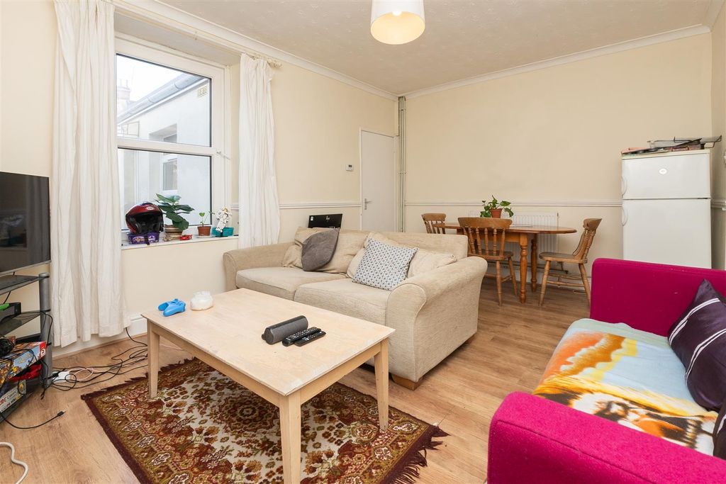 Property photo 2 of 25 11-Lewington-Road-Bs16-4Ab-6.Jpg