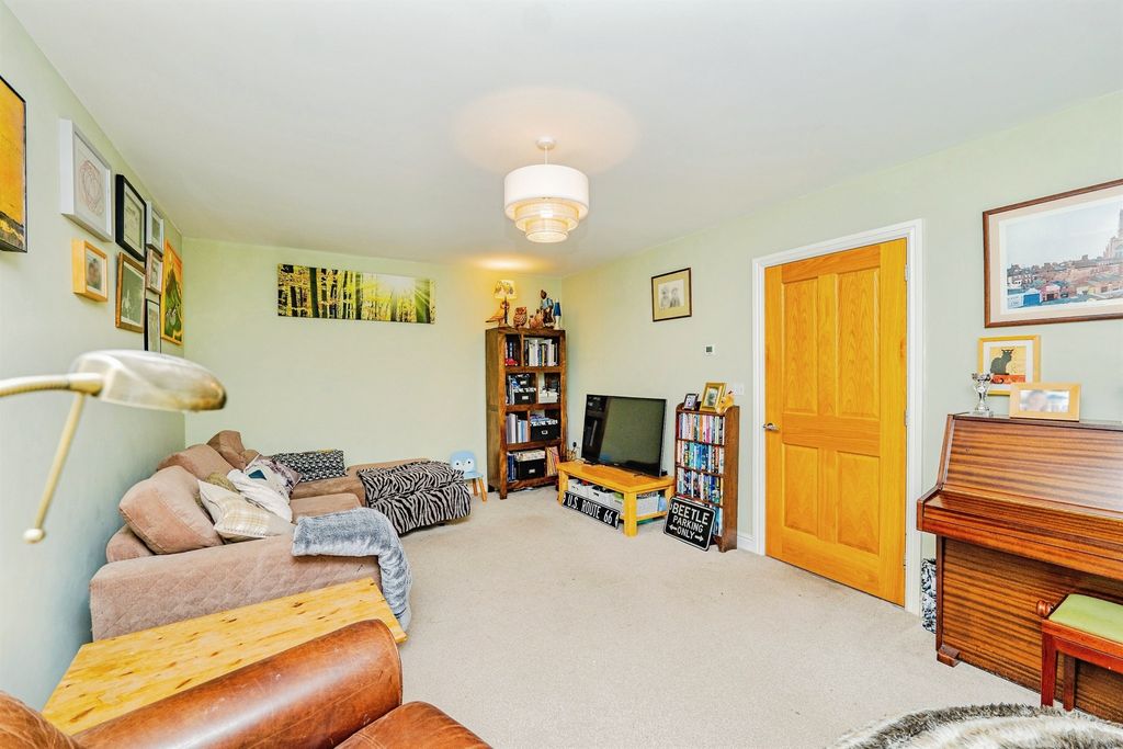 Property photo 3 of 27