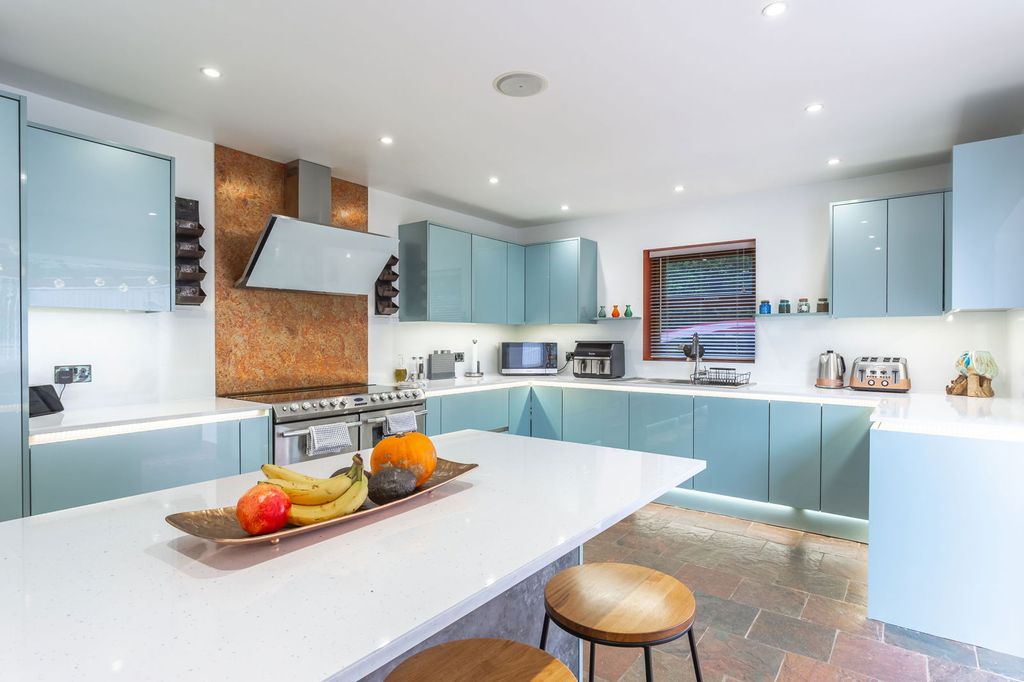 Property photo 2 of 36