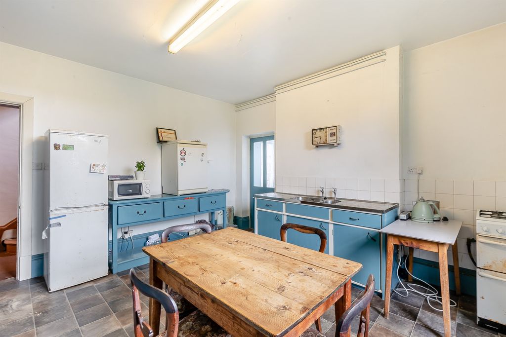 Property photo 3 of 40