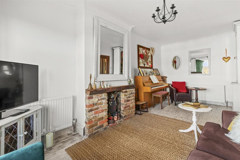 Property photo 3 of 15 36 Coningsby Rd, Hp13 5Ny-4.Jpg