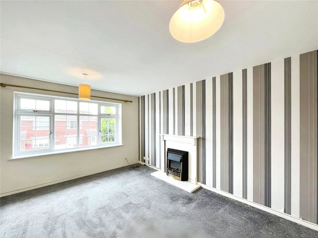 Property photo 2 of 8 Lounge