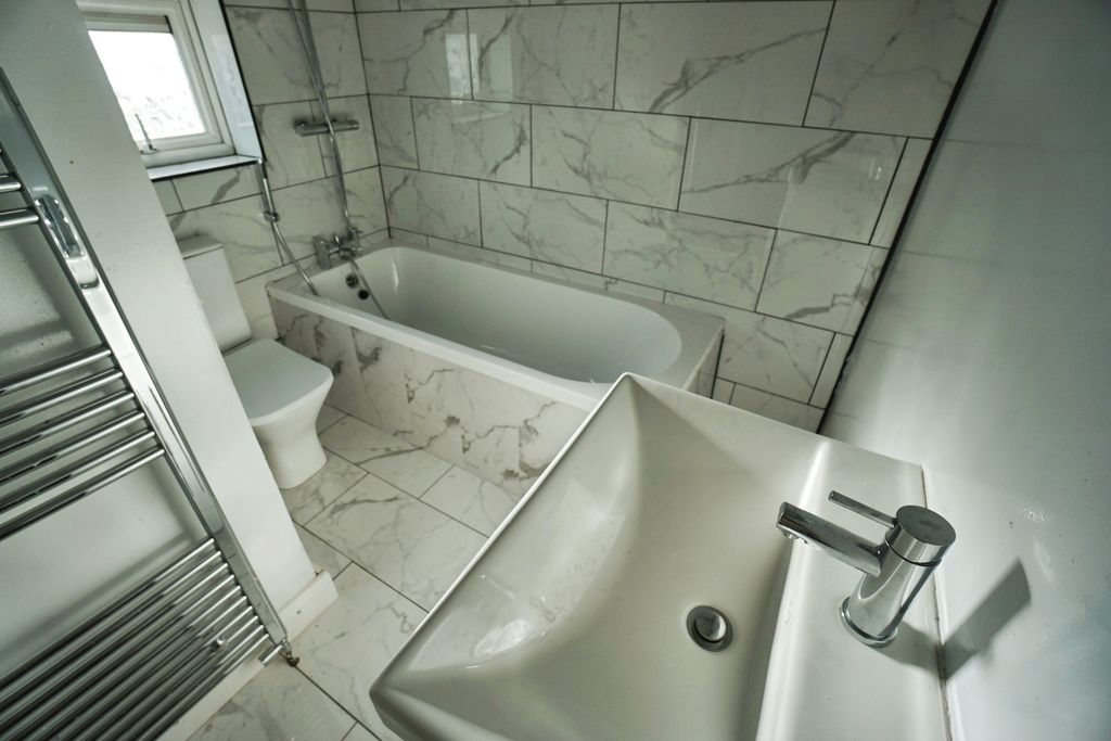 Property photo 3 of 12 Bathroom