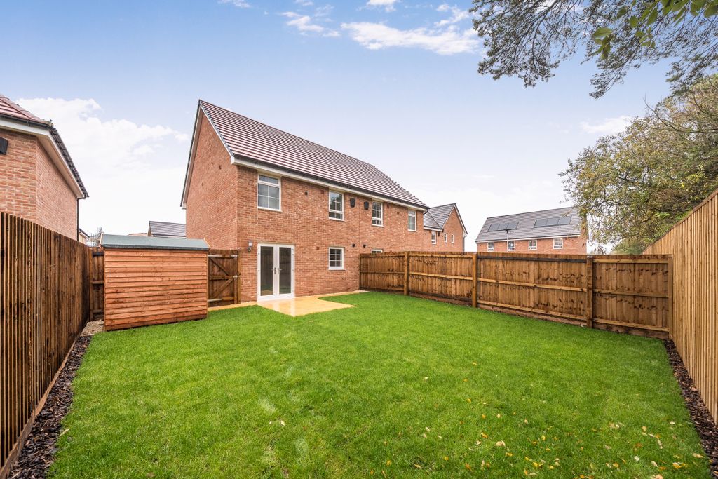 Property photo 2 of 11 Garden