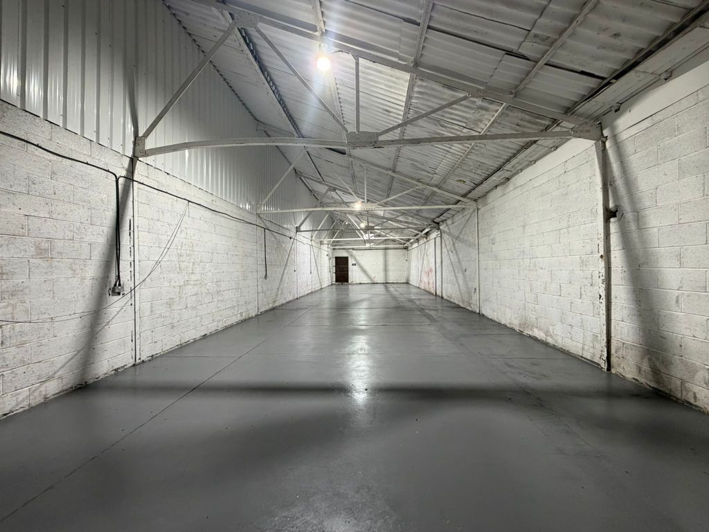 Property photo 1 of 2