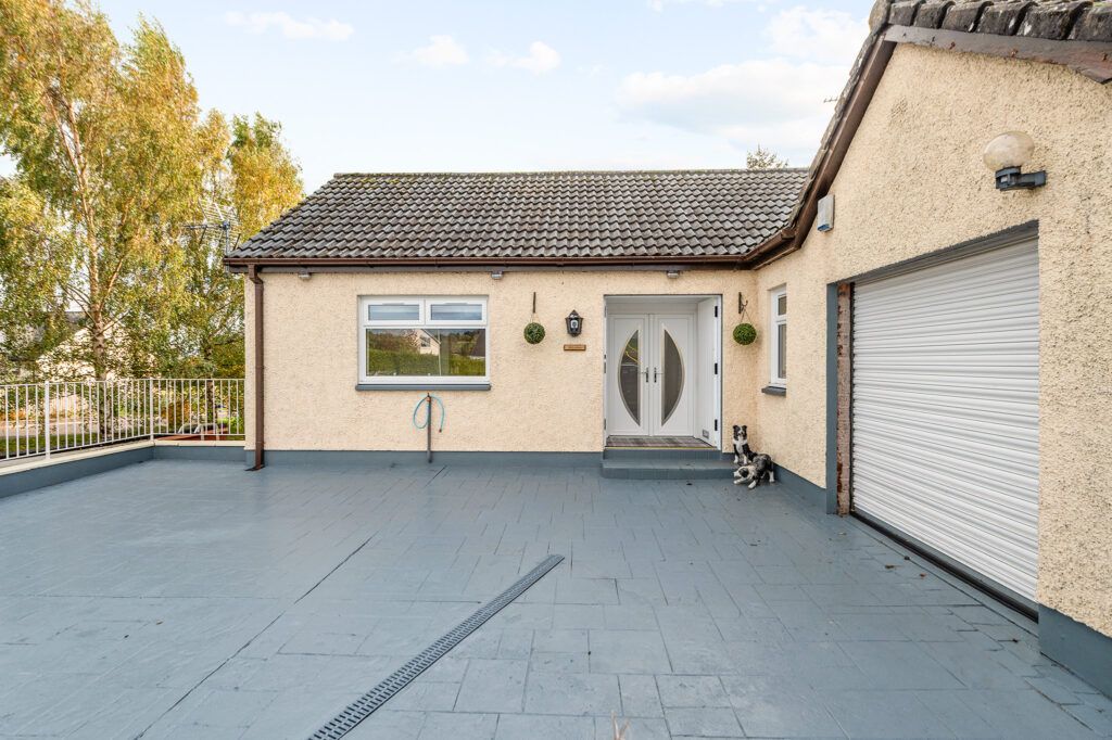 Property photo 2 of 23