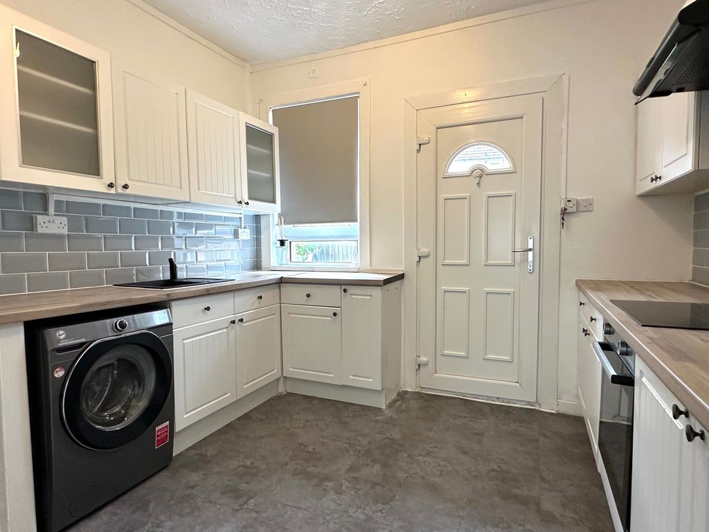 Property photo 2 of 6 Kitchen
