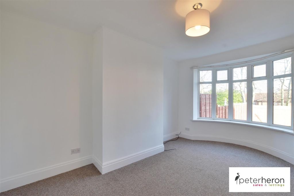 Property photo 3 of 10 Dining Room