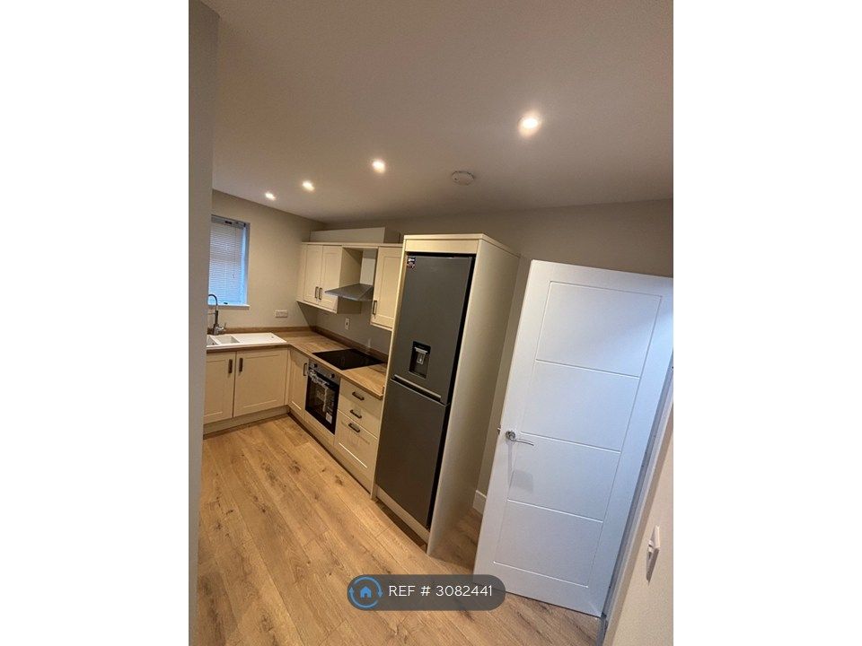 Property photo 2 of 16 Brand New Kitchen