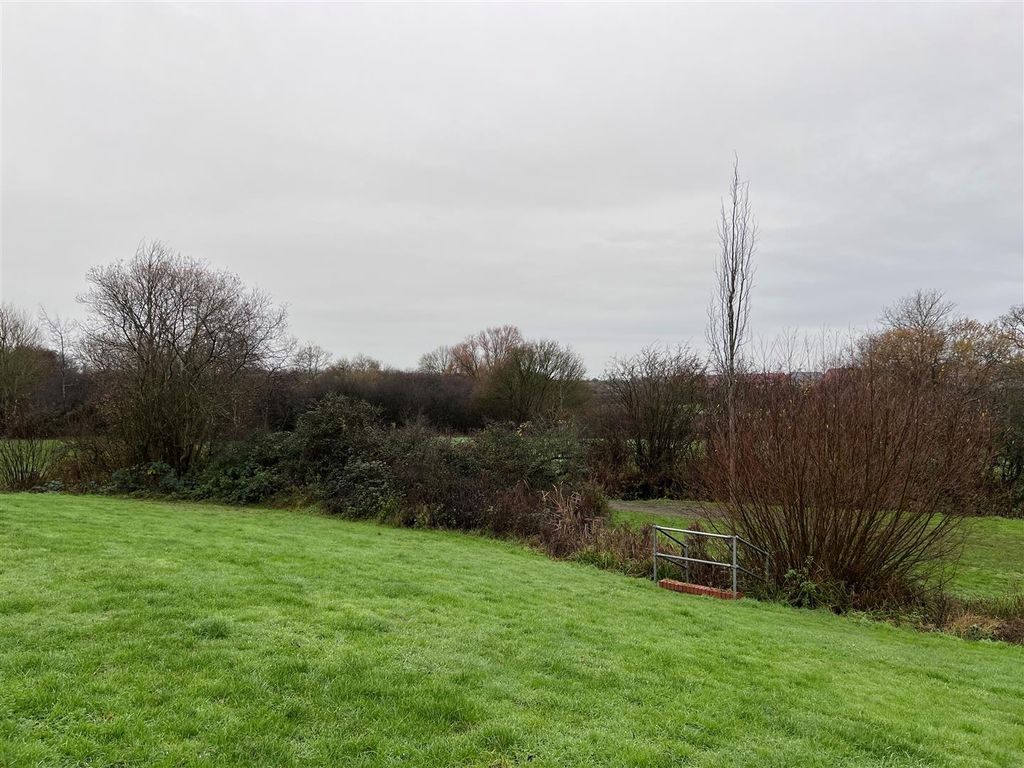 Property photo 2 of 17 Chaffinch Views.Jpg