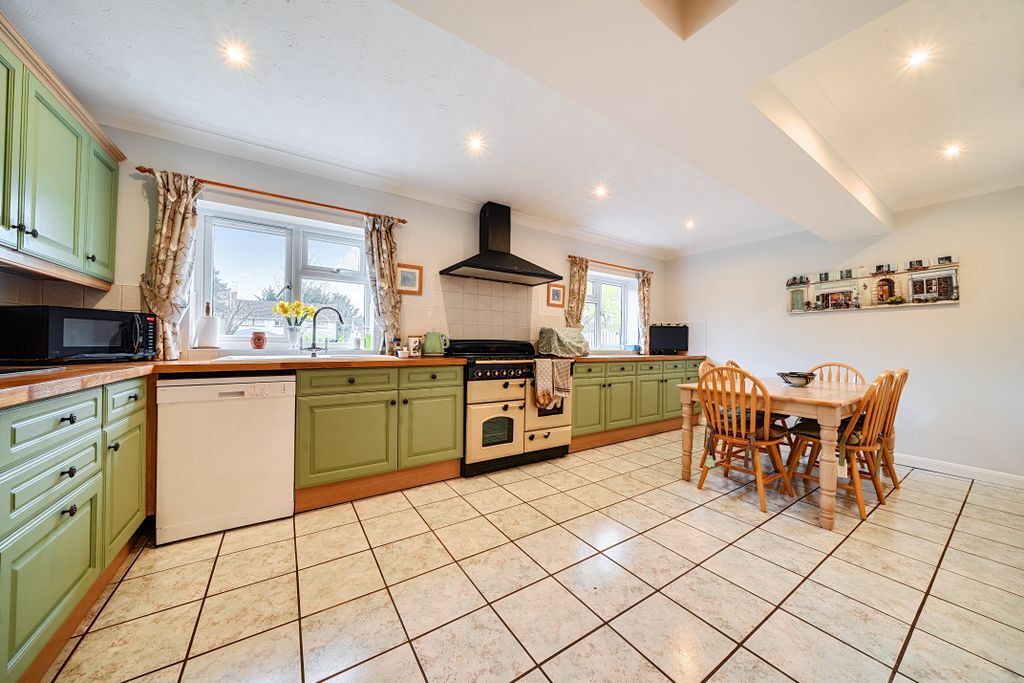 Property photo 3 of 22 1433922669c325E8Aee46