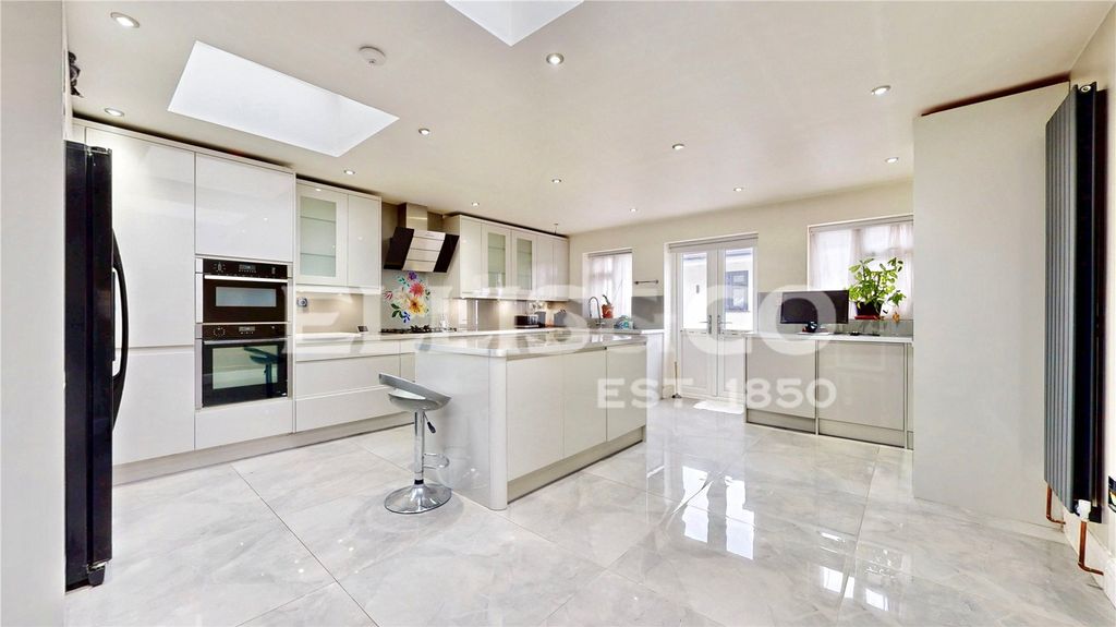 Property photo 1 of 24 Picture No. 11