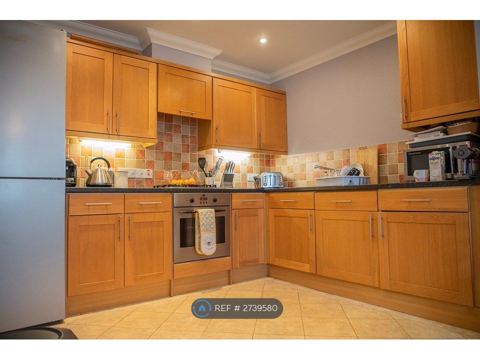 Property photo 3 of 11 Kitchen