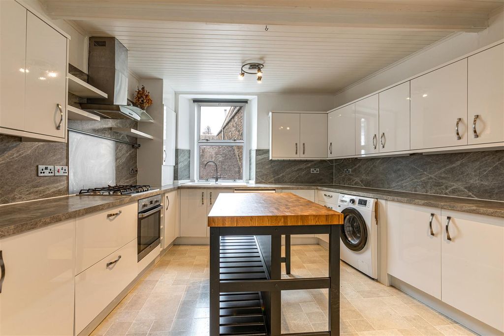 Property photo 3 of 25 62 High Street Galashiels 08.Jpg