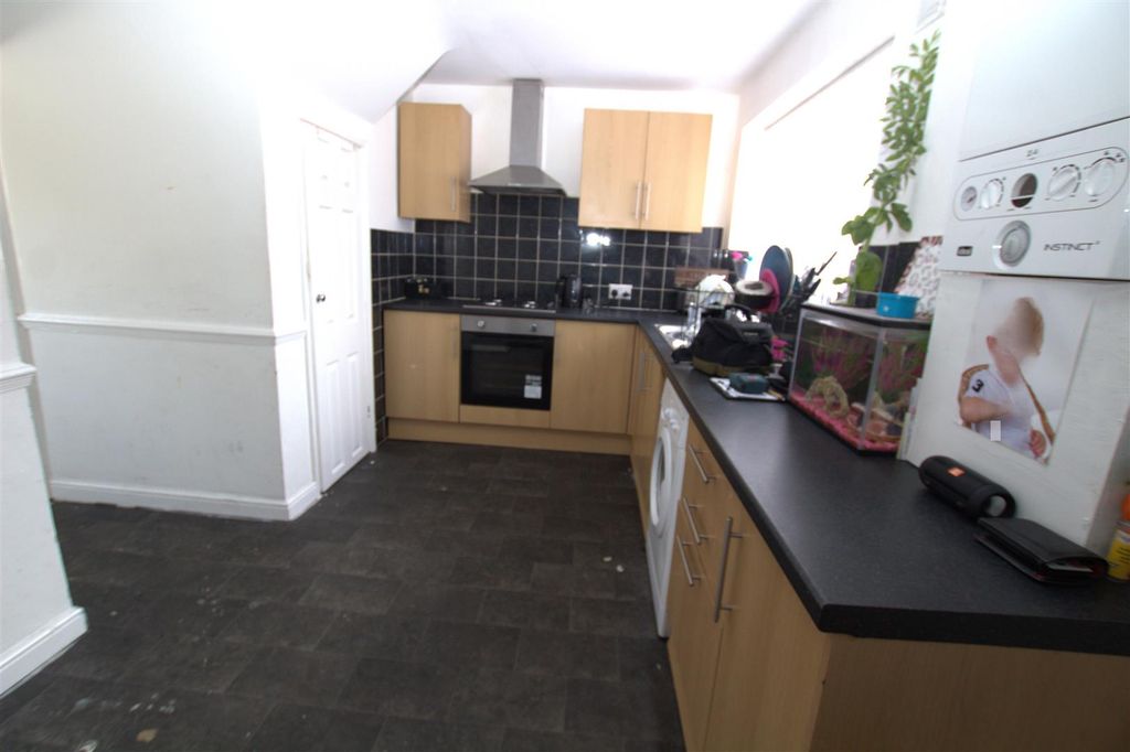 Property photo 3 of 6 Kitchen.Jpg